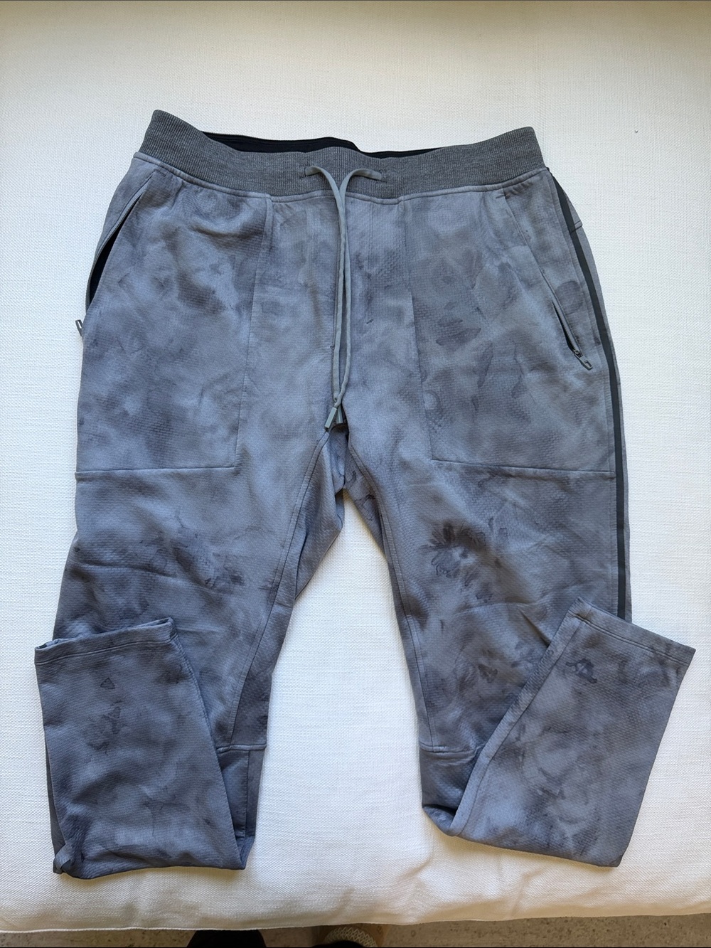 Lululemon Men’s Textured Tech Pant in Diamond Dye Rhino Grey Anchor